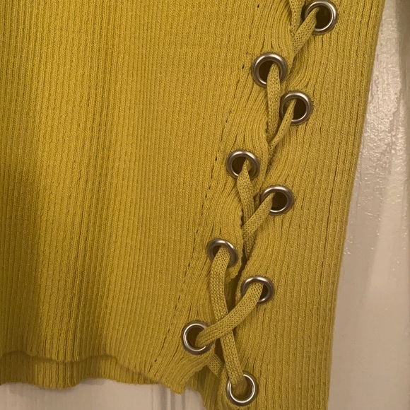 NEW! Forever 21 Sweater Top - Picture 2 of 4